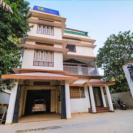 Fabexpress Anurag Residency Hotel Guwahati Bagian luar foto