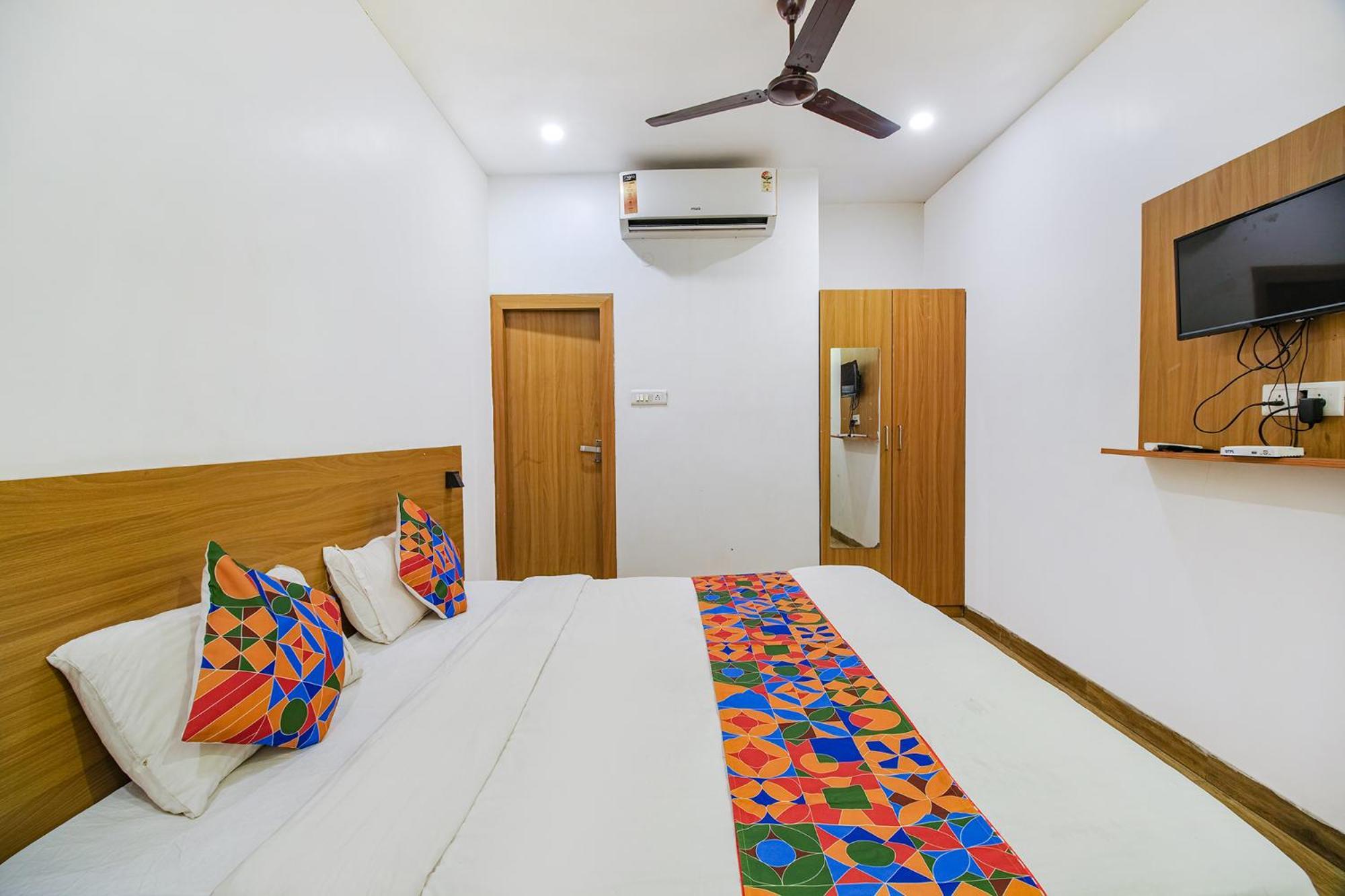 Fabexpress Anurag Residency Hotel Guwahati Bagian luar foto